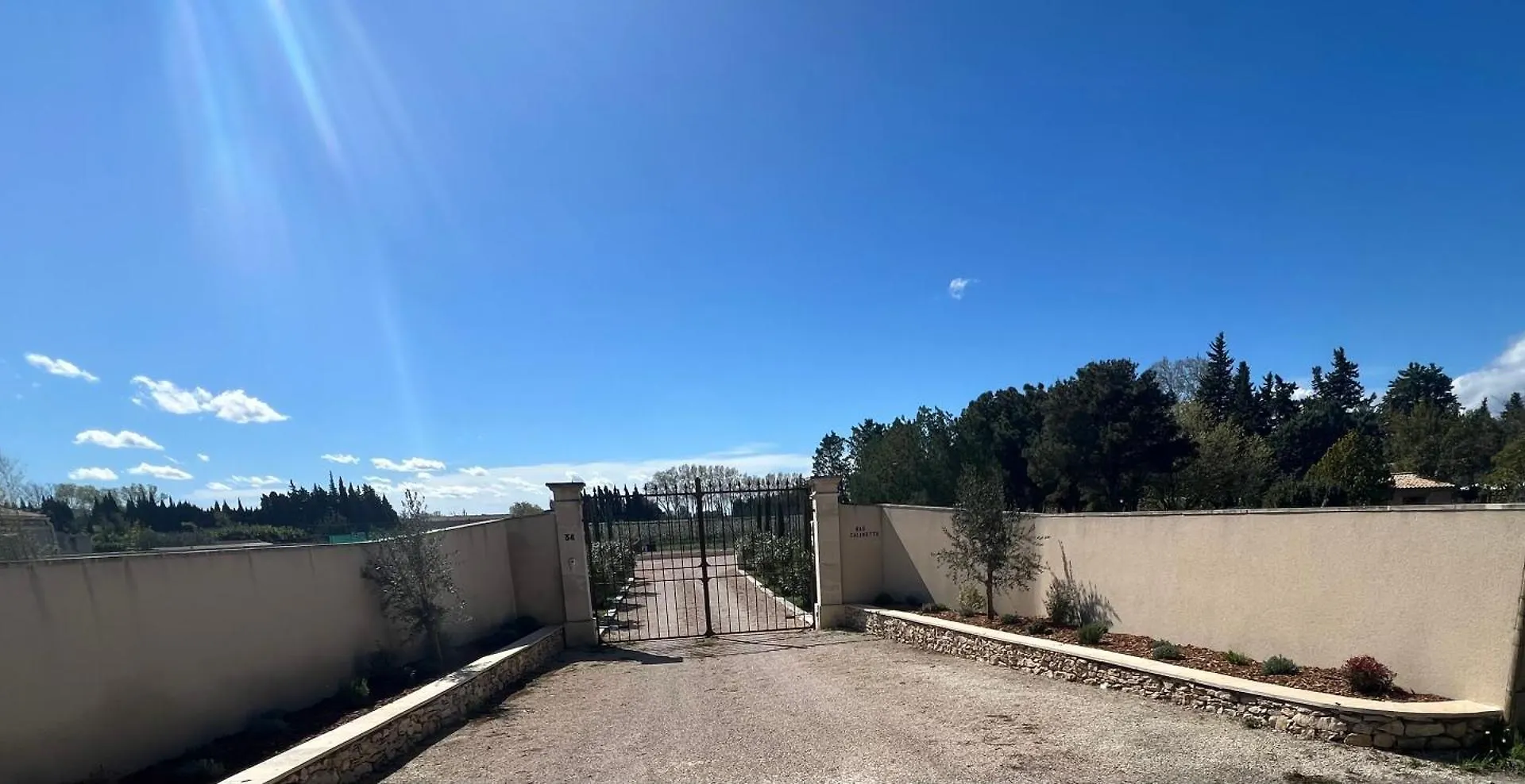 לינה וארוחת בוקר Saint-Andiol Mas Galinette 0*,  צרפת